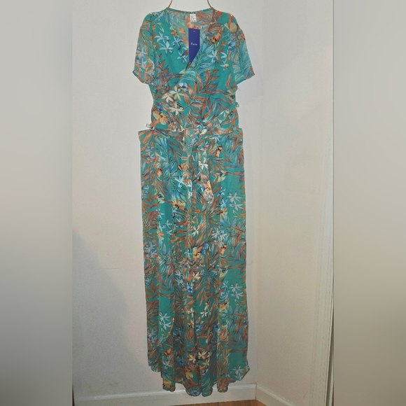 Floerns Dresses & Skirts - Floral Wrap Maxi Skirt and Tie Front Top, Built-In Shorts NWT